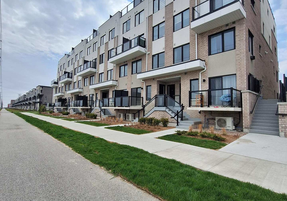 1695-dersan-street-pickering-ontario-e13123262