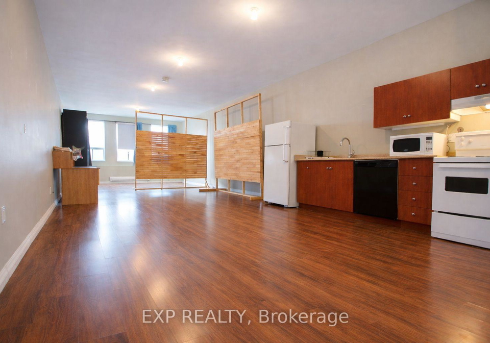 1038-coxwell-avenue-east-york-ontario-e13124020