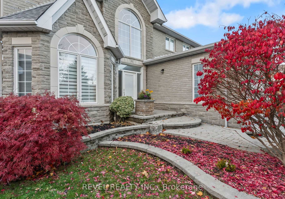 70-applewood-crescent-whitby-ontario-e13125596