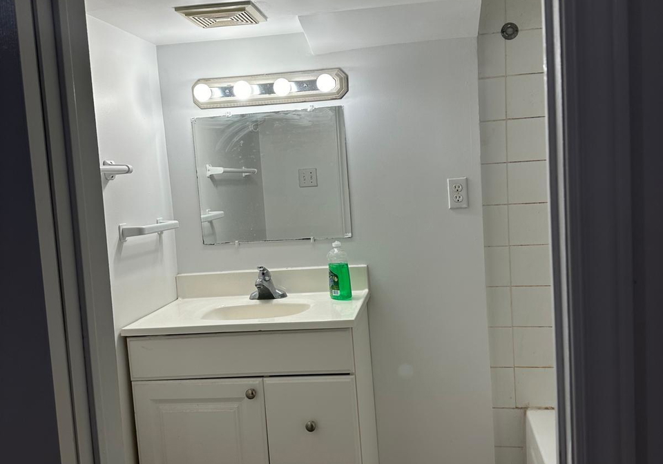 90-binswood-avenue-east-york-ontario-e13129644