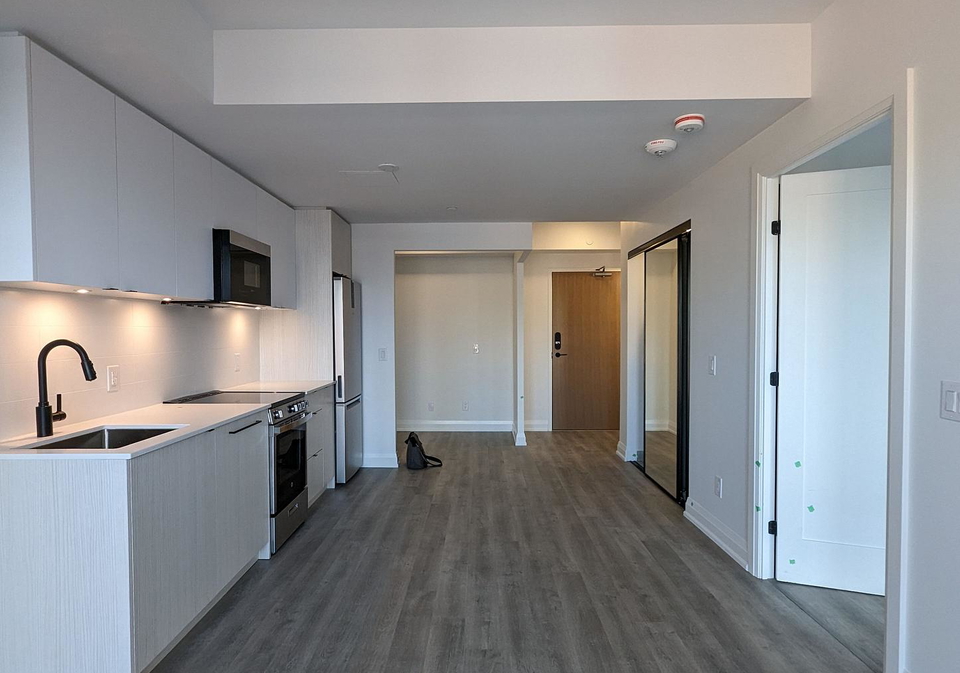 2369-danforth-avenue-toronto-ontario-e13130308