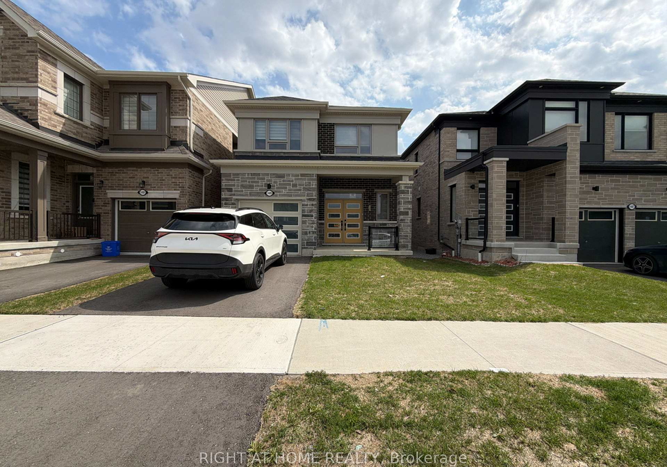 1489-hawktail-path-pickering-ontario-e13130580