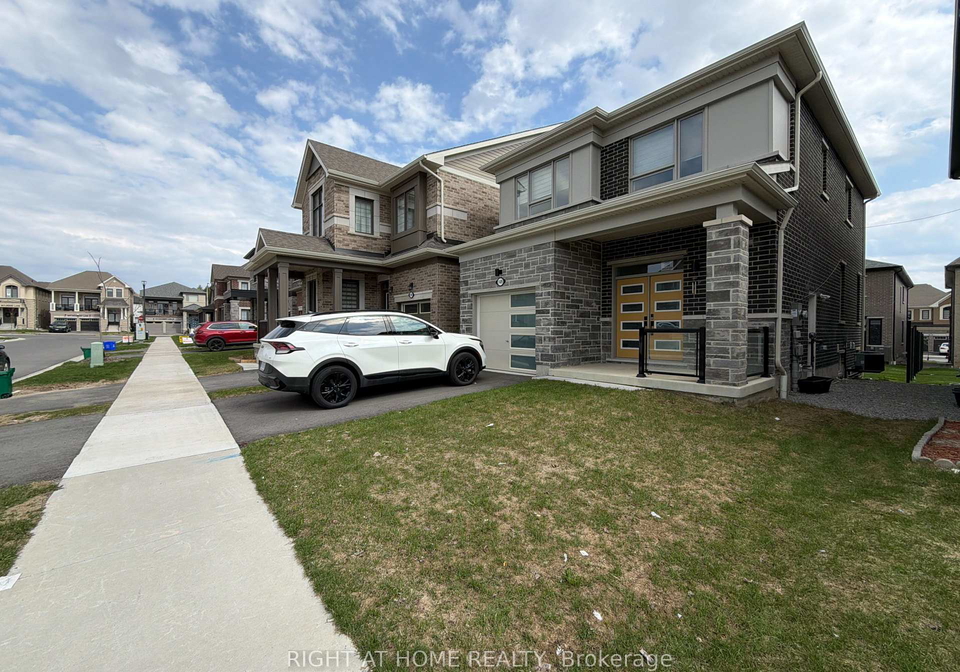 1489-hawktail-path-pickering-ontario-e13130580