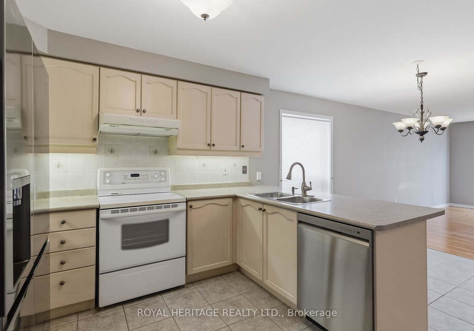 19-fitzpatrick-court-whitby-ontario-e13130656