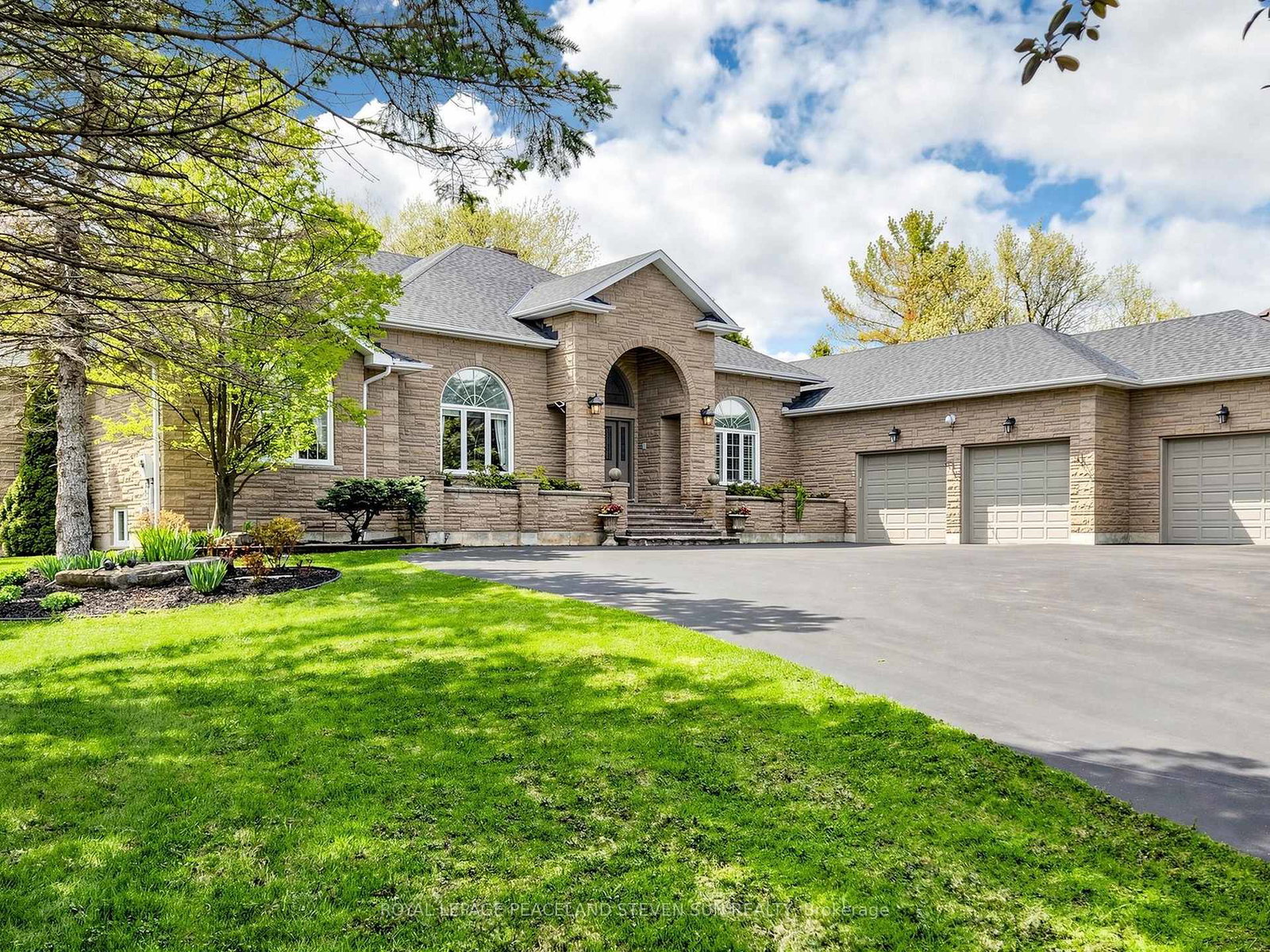 48-buggey-lane-ajax-ontario-e13131092