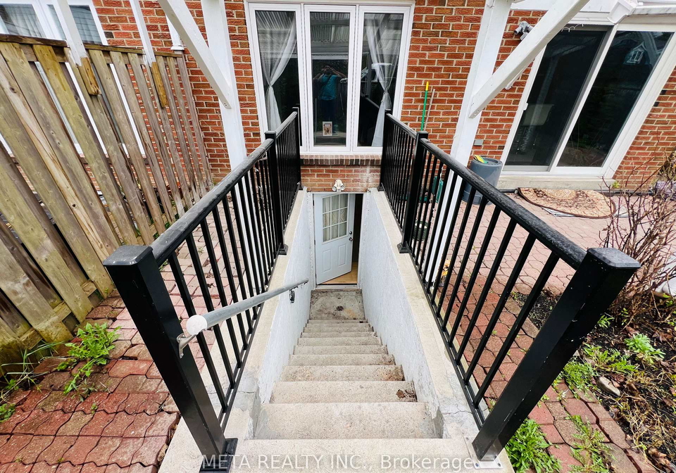 1909-poppy-lane-pickering-ontario-e13133756