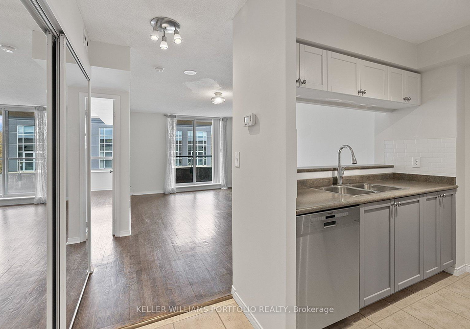 1829-queen-street-e-toronto-ontario-e13133770