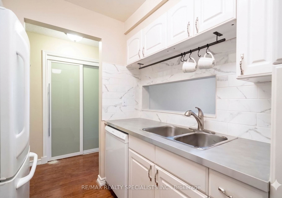 193-lake-driveway-drive-ajax-ontario-e13135382