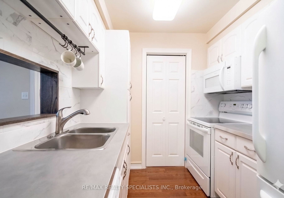 193-lake-driveway-drive-ajax-ontario-e13135382