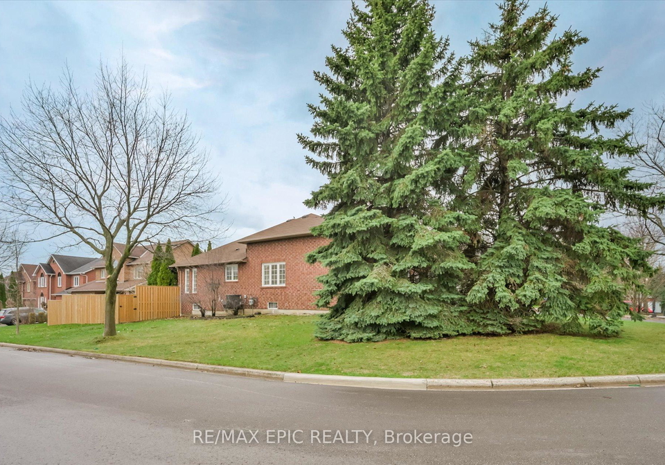 33-emmett-place-whitby-ontario-e13135398