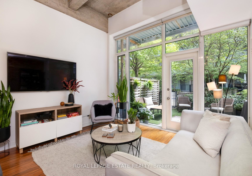 201-carlaw-avenue-toronto-ontario-e13136076