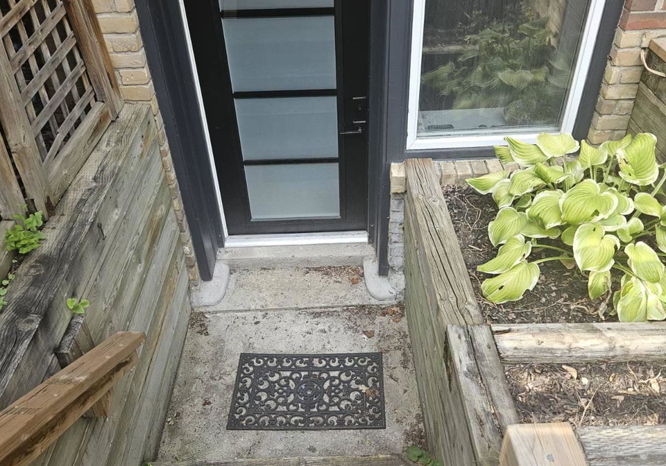 10-wroxeter-avenue-toronto-ontario-e13137768
