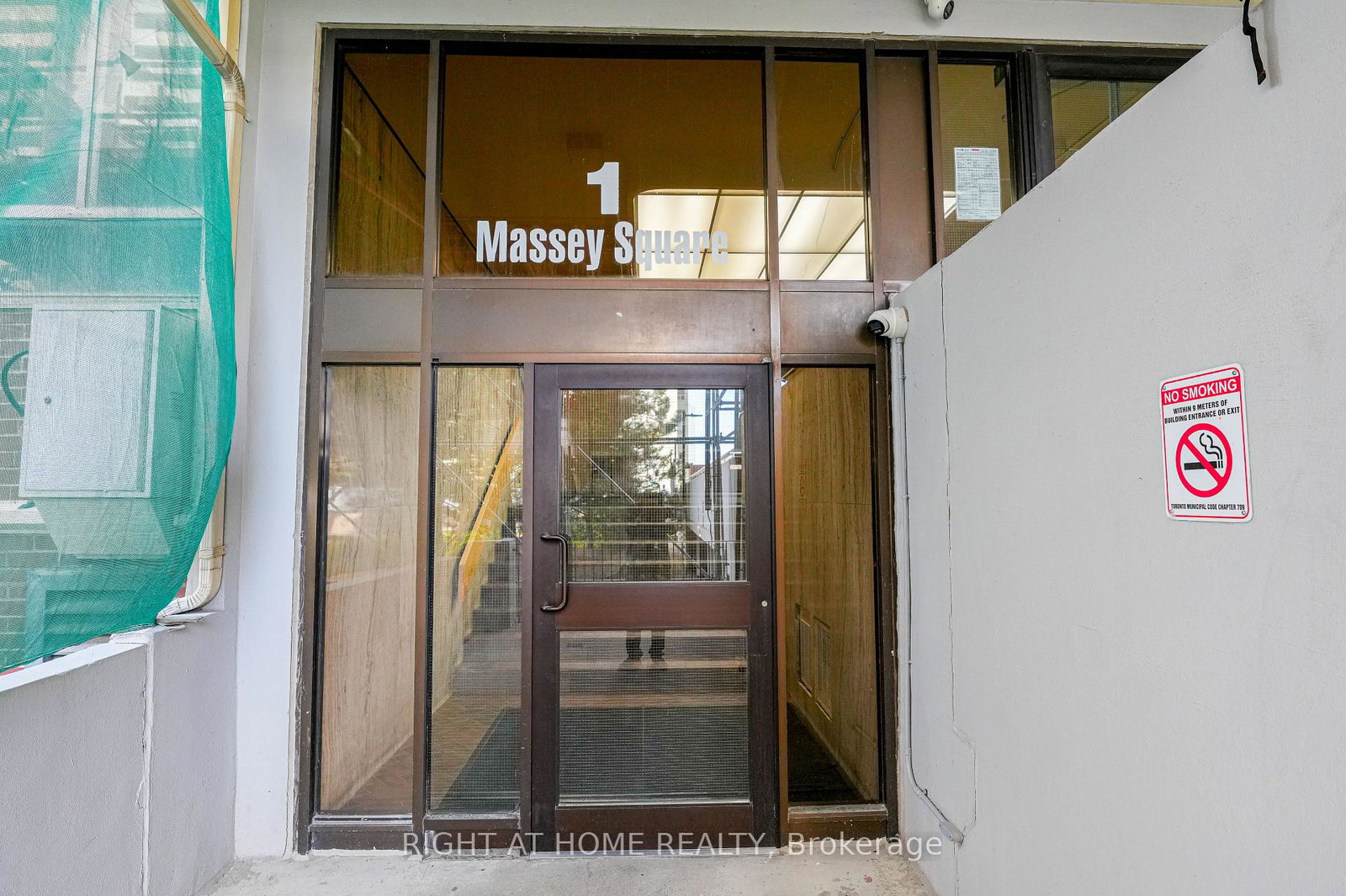 1-massey-square-east-york-ontario-e13138006