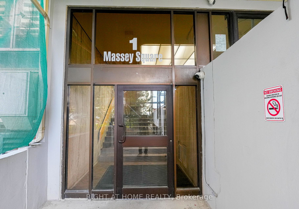 1-massey-square-east-york-ontario-e13138006