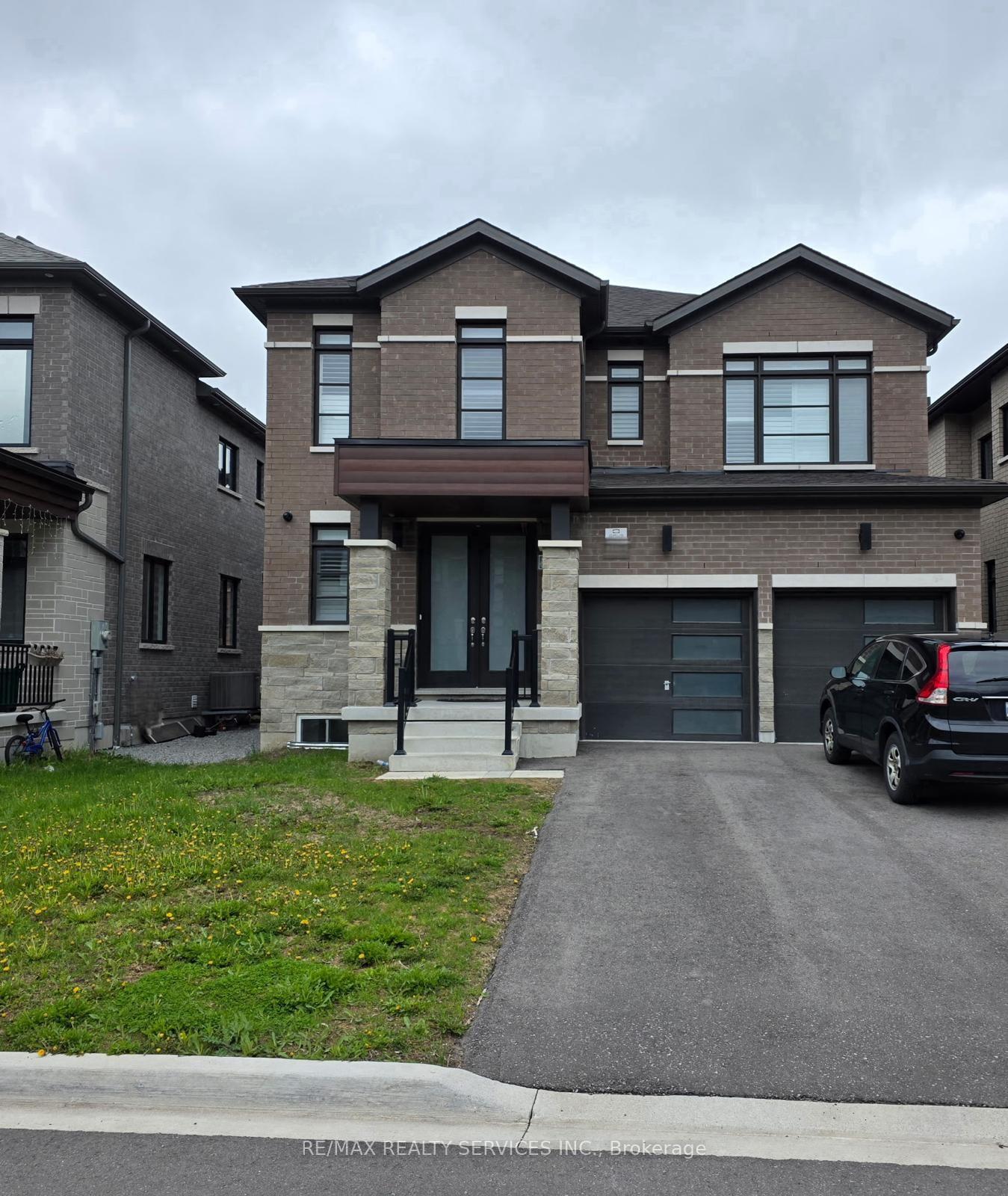 32-fruitful-crescent-whitby-ontario-e13138880