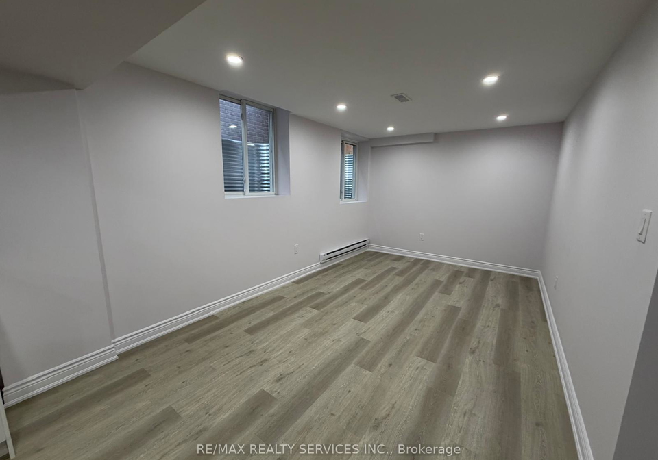 32-fruitful-crescent-whitby-ontario-e13138880