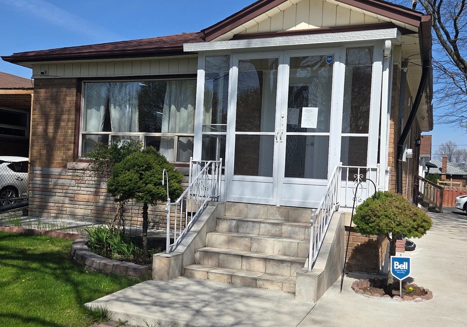 25-chandlier-drive-scarborough-ontario-e13139716