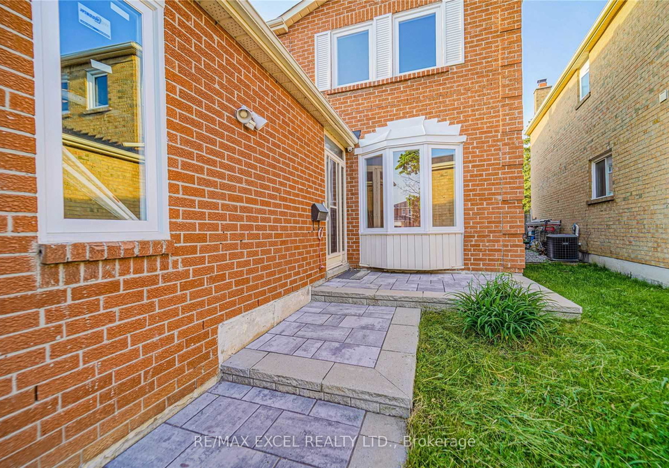 47-whiteleaf-crescent-scarborough-ontario-e13140066