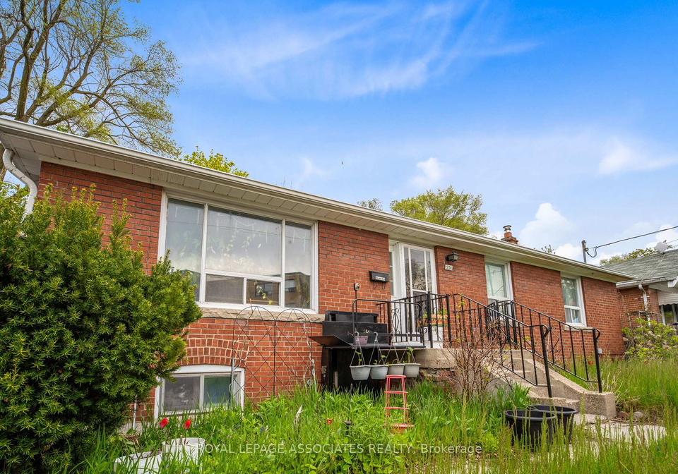 256-ferris-road-east-york-ontario-e13140244