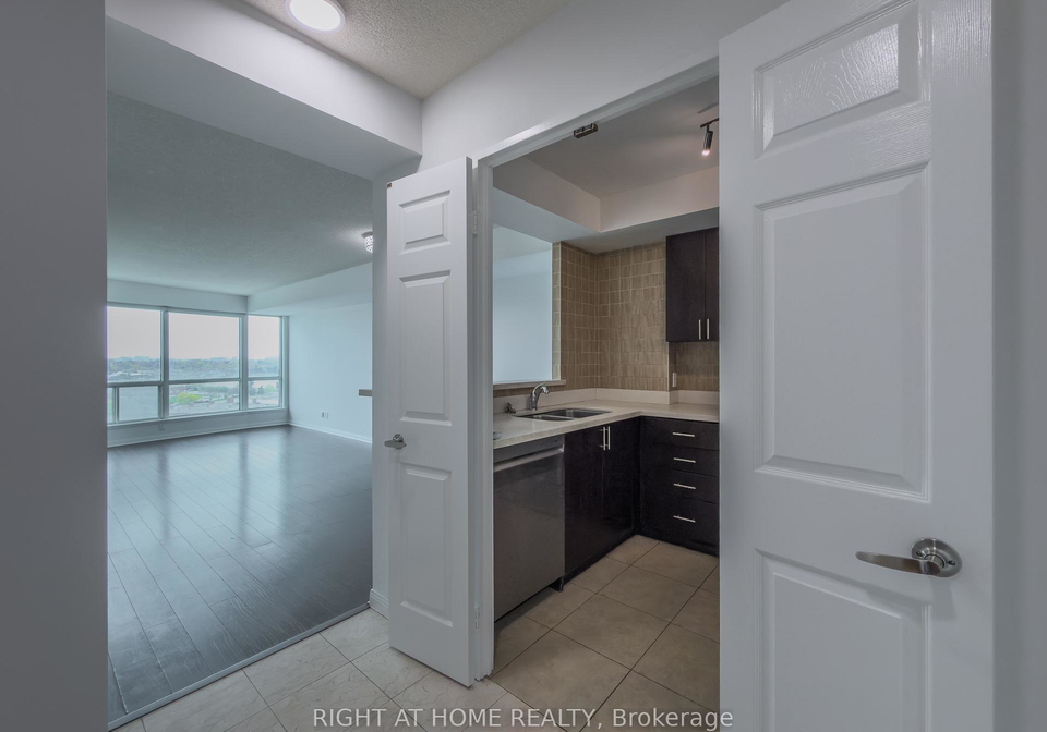 8-lee-centre-drive-scarborough-ontario-e13140634