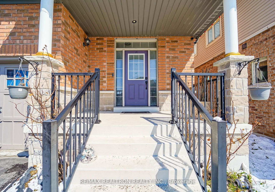 39-mcroberts-crescent-clarington-ontario-e13144504