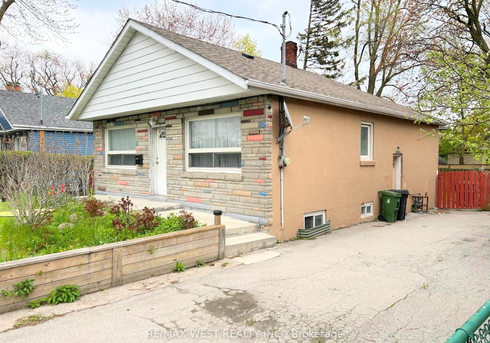 2567-kingston-road-scarborough-ontario-e13145054