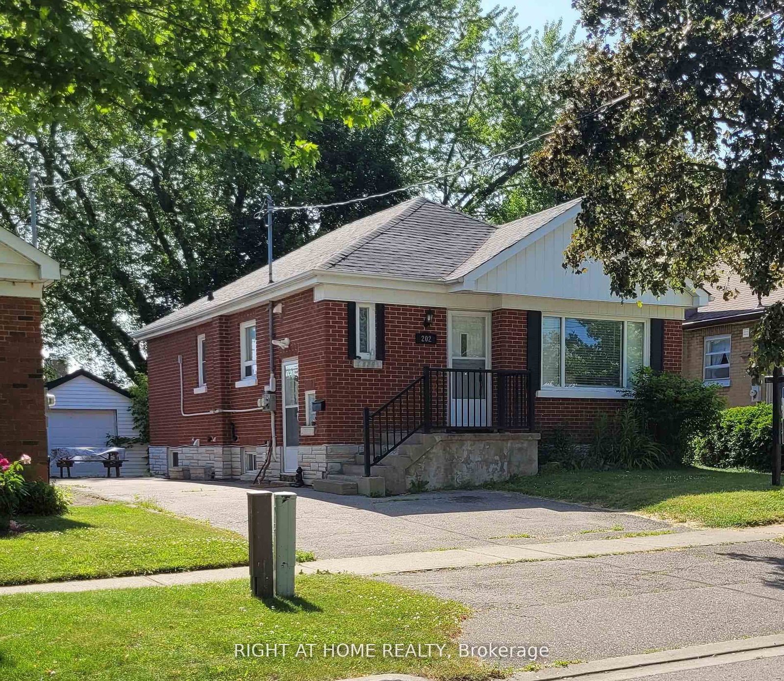 202-cadillac-avenue-s-oshawa-ontario-e13145130