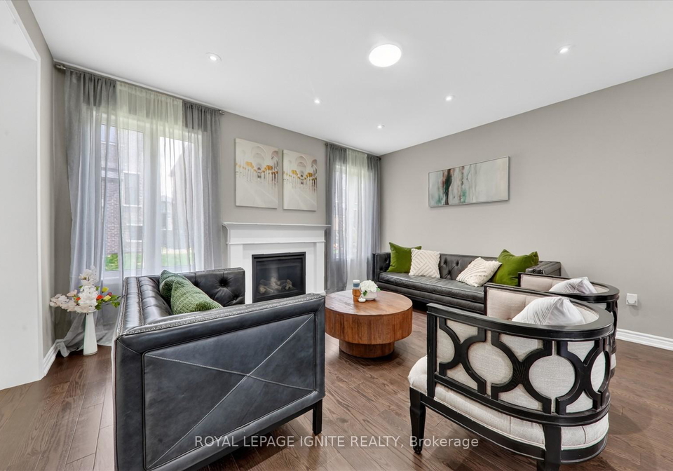 2835-foxden-square-pickering-ontario-e13145238