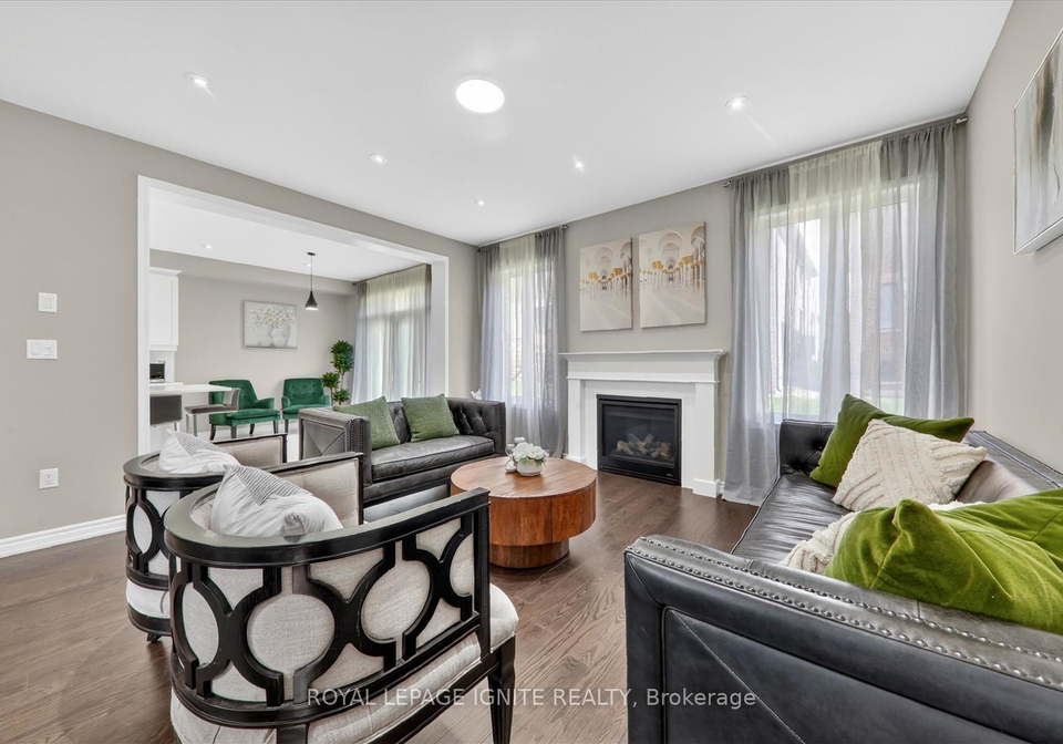2835-foxden-square-pickering-ontario-e13145238