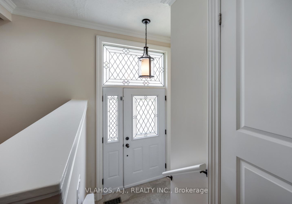 19-bainhart-crescent-scarborough-ontario-e13147198