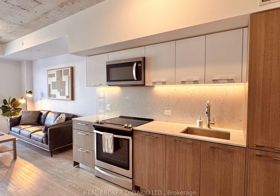 15-baseball-place-toronto-ontario-e13147274
