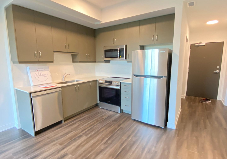 385-arctic-red-drive-oshawa-ontario-e13149838
