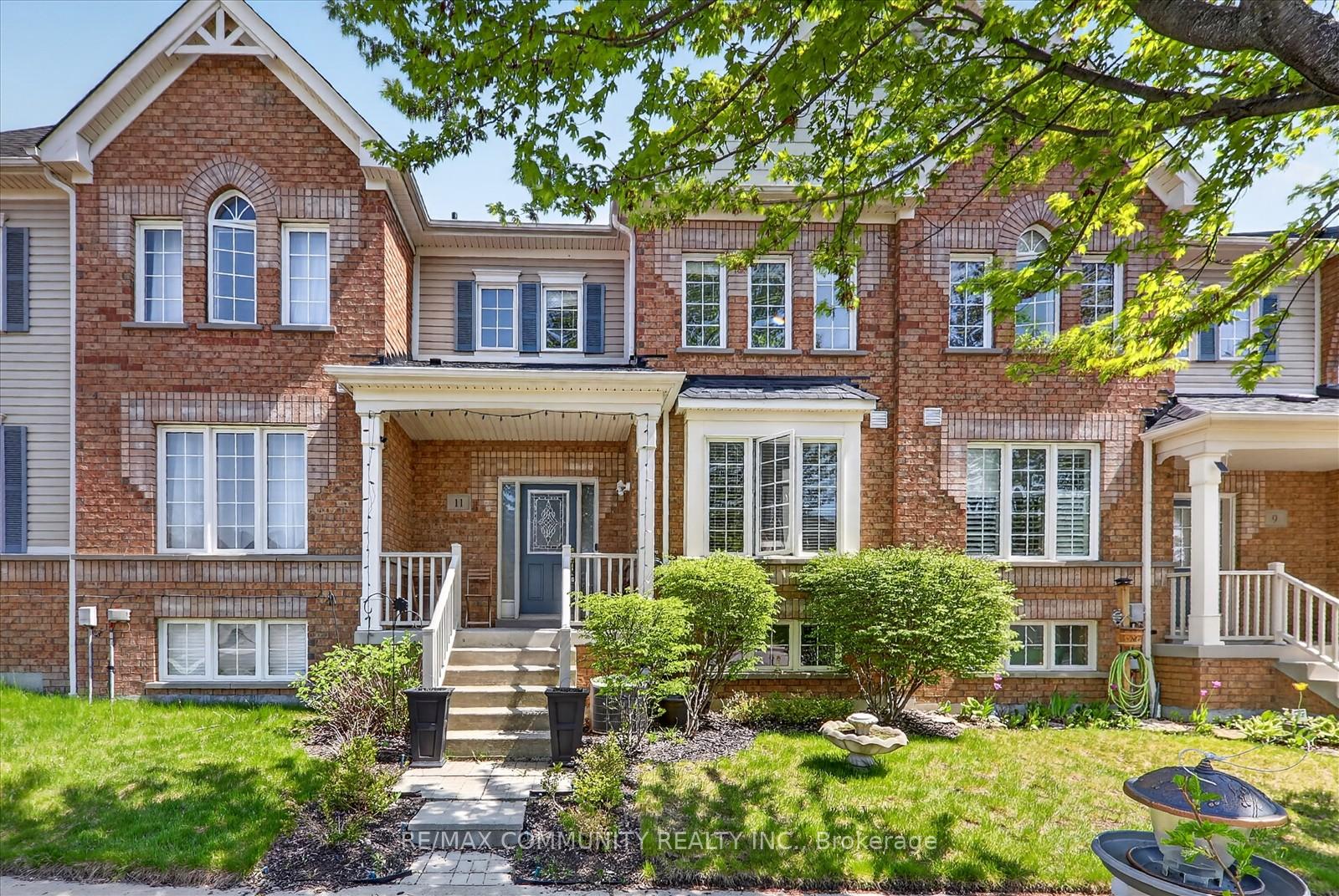 11-schofield-gate-ajax-ontario-e13156718