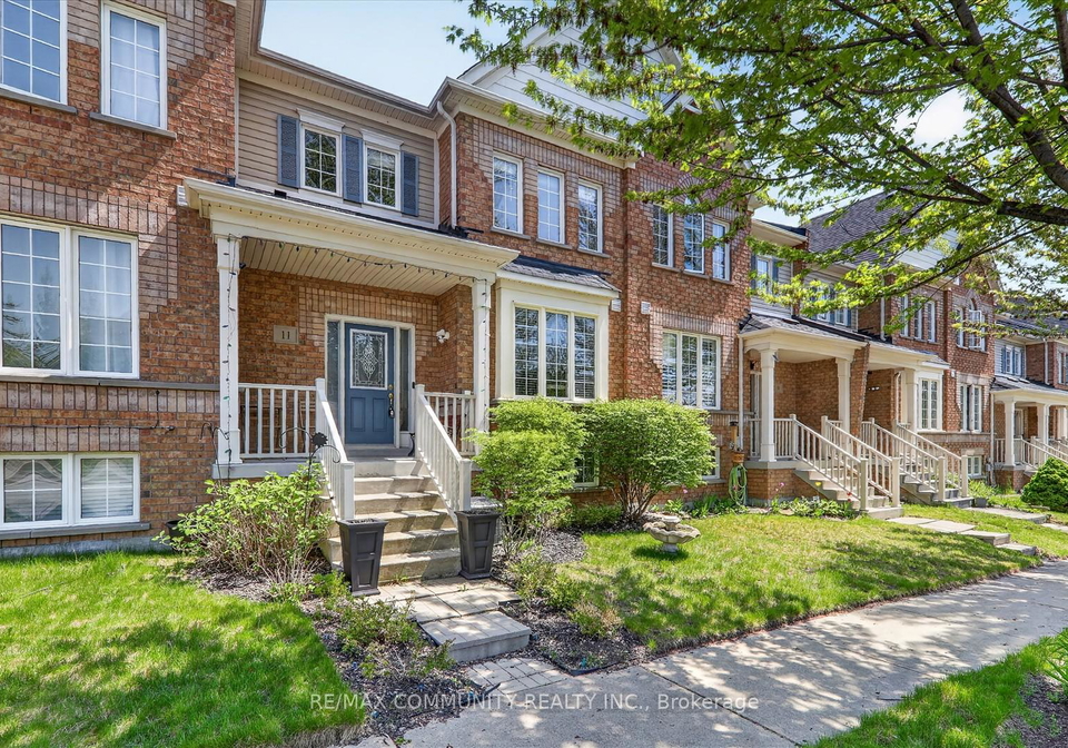 11-schofield-gate-ajax-ontario-e13156718