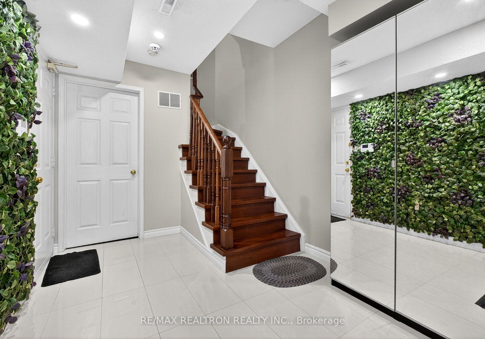 2-hedge-end-road-scarborough-ontario-e13157660