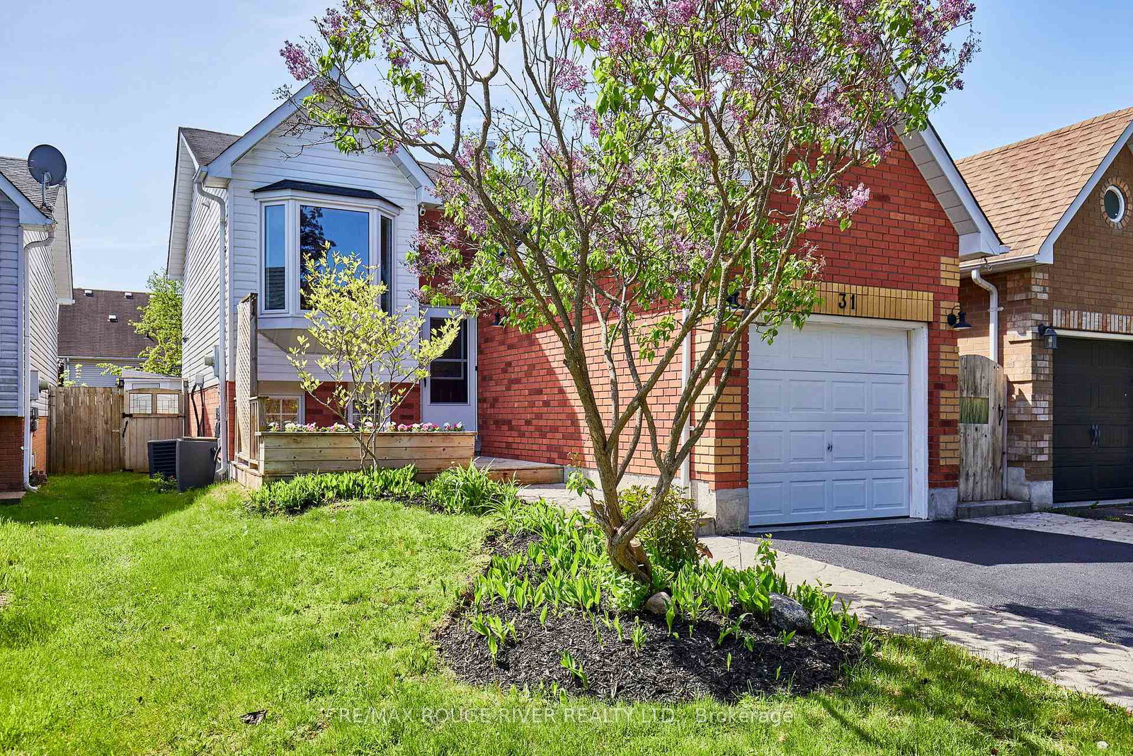 31-champine-square-clarington-ontario-e13158216