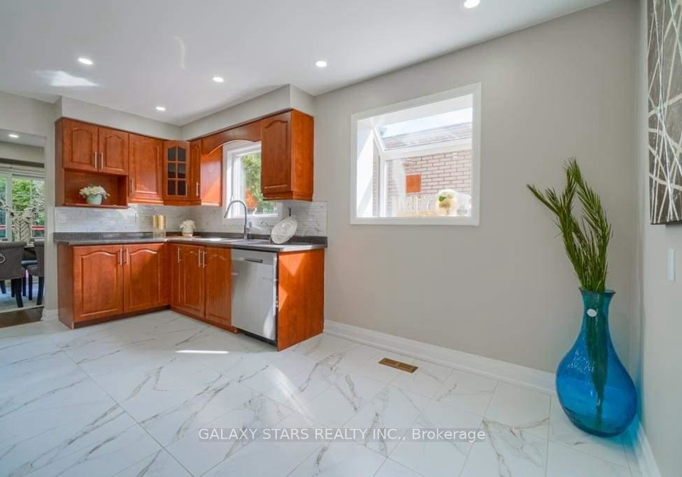 62-langevin-crescent-scarborough-ontario-e13158322