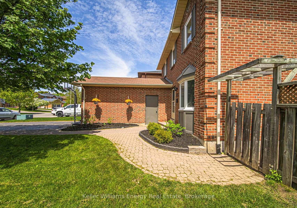 632-chiron-crescent-pickering-ontario-e13158630
