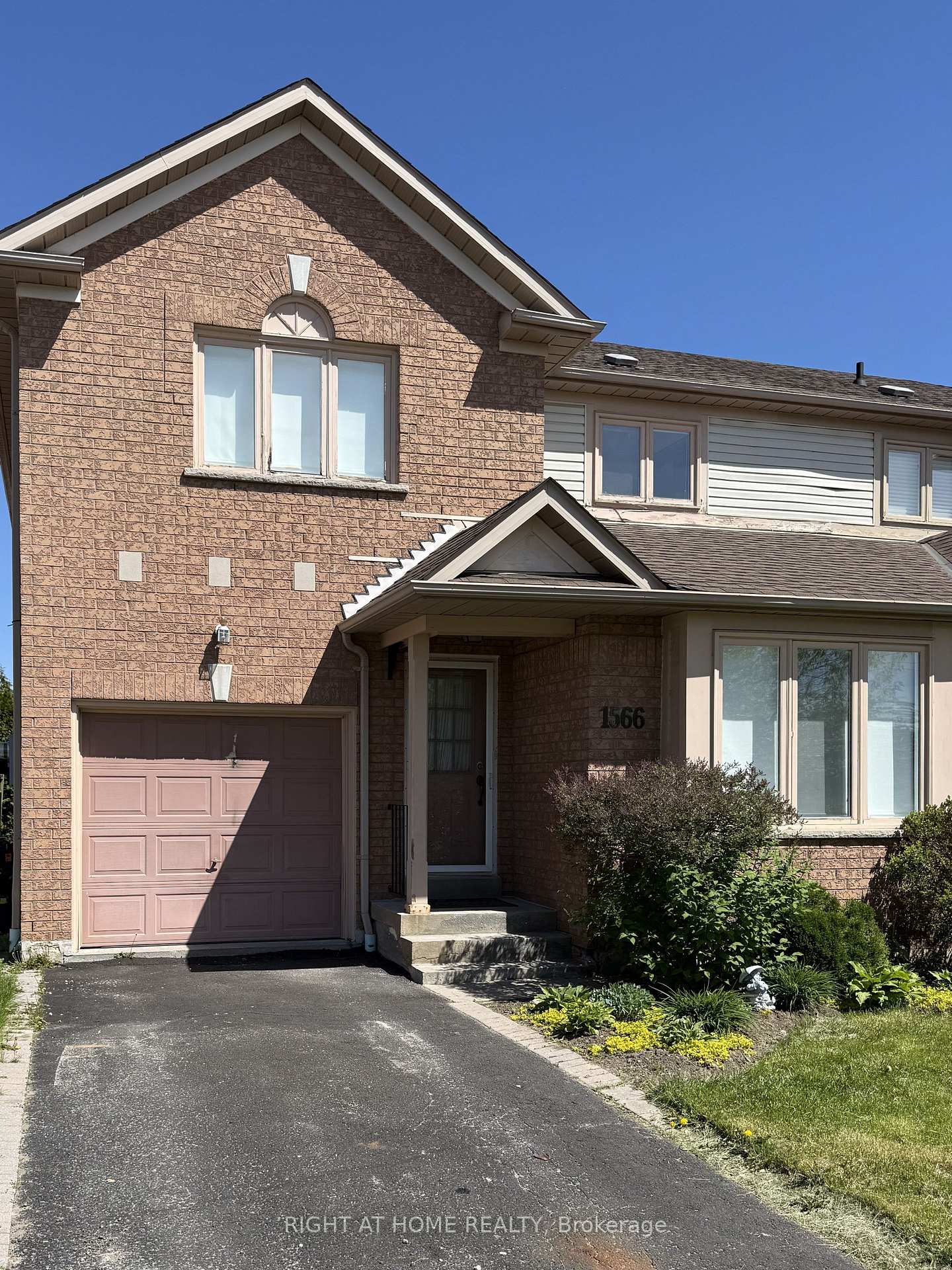 1566-arcadia-square-pickering-ontario-e13160196