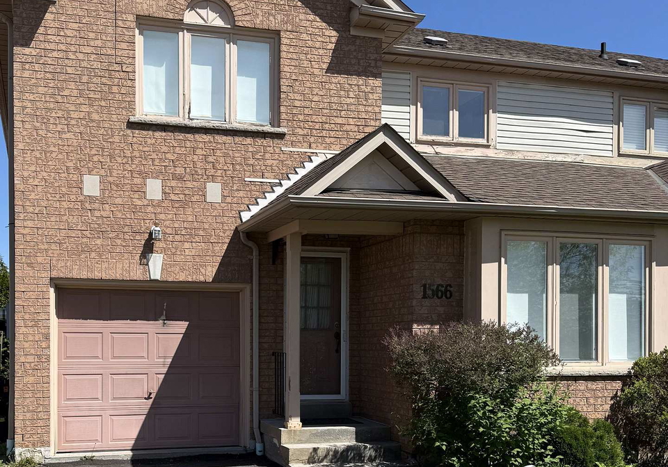 1566-arcadia-square-pickering-ontario-e13160196