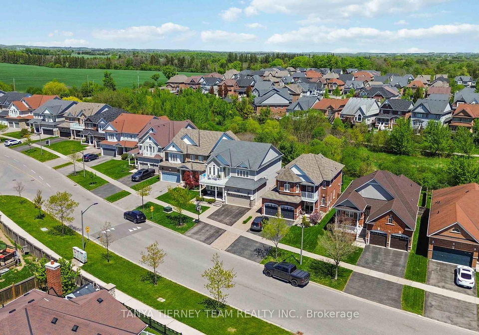 303-cachet-boulevard-whitby-ontario-e13162976