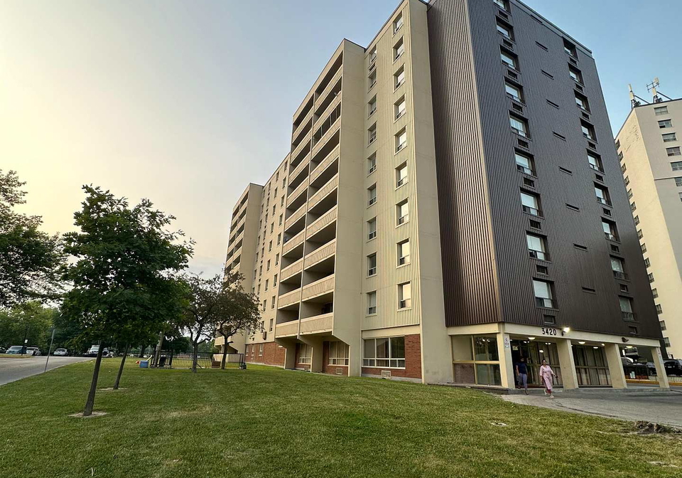 3420-eglinton-avenue-e-scarborough-ontario-e13163476
