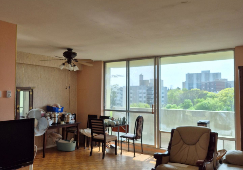 1-massey-square-east-york-ontario-e13165324