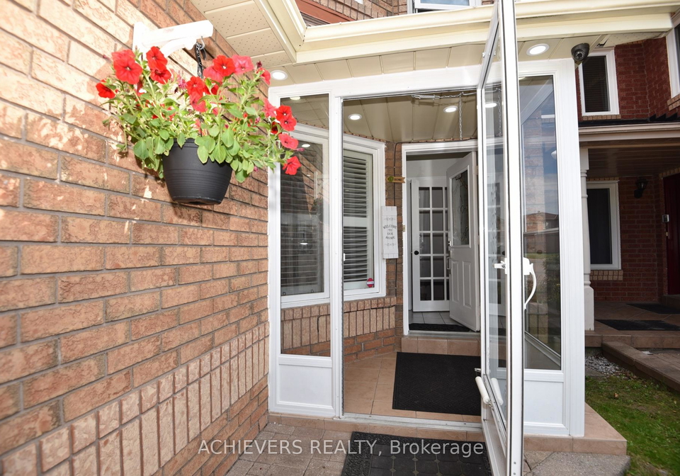 10-gramercy-square-scarborough-ontario-e13169022
