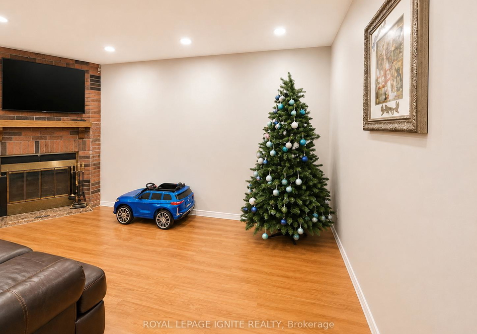 21-halfmoon-square-scarborough-ontario-e13176168