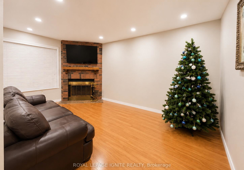 21-halfmoon-square-scarborough-ontario-e13176168