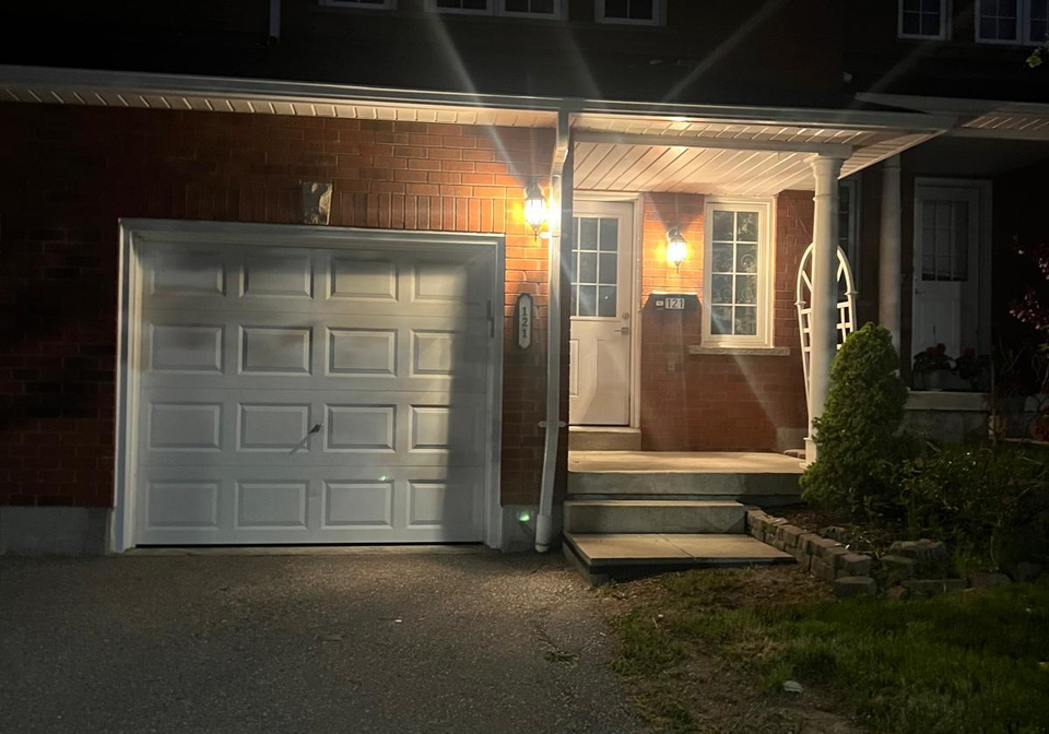 10-bassett-boulevard-whitby-ontario-e13177814