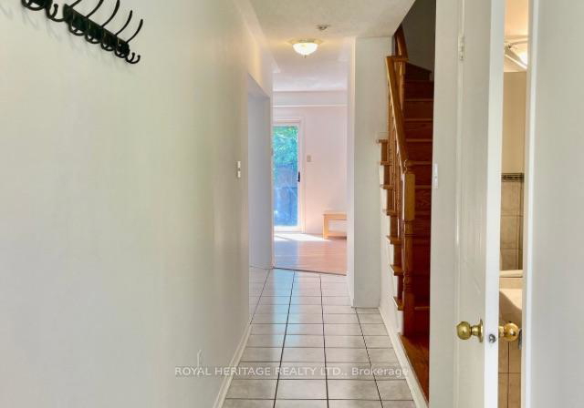 436-sparrow-circle-pickering-ontario-e13182442
