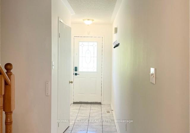 436-sparrow-circle-pickering-ontario-e13182442