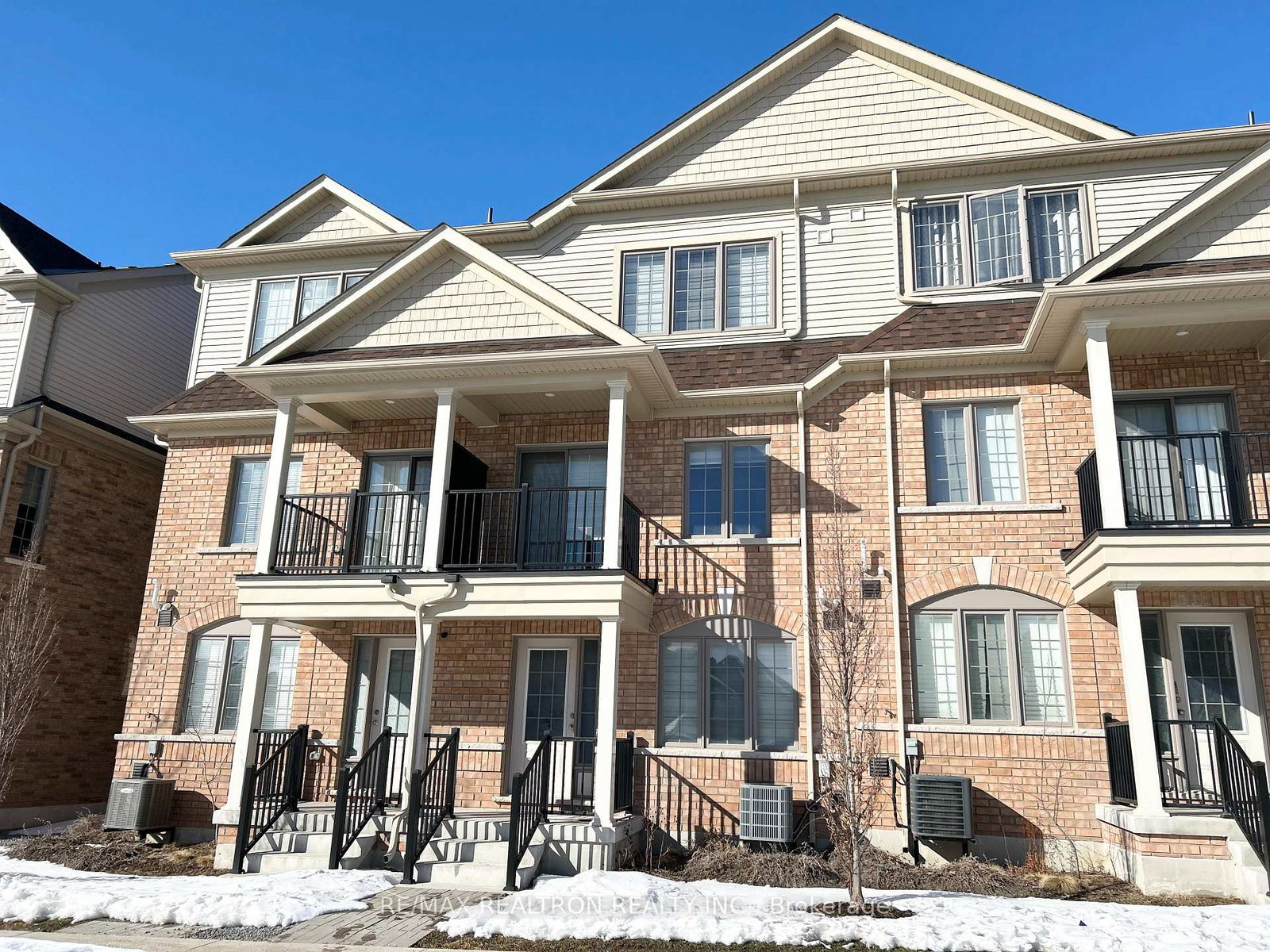 203-royal-northern-path-oshawa-ontario-e13196632